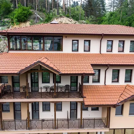 надежда - בית הארחה